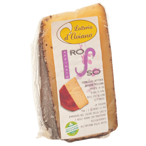 Trancio di formaggio affinato al vino rosso Latteria di Aviano 300 g.