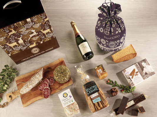 Cesta natalizia enogastronomica "Un Natale Raffinato" con Pandoro, salumi, formaggi, miele del Delta del Po, dolci artigianali e Blanquette de Limoux in elegante scatola vintage renne.